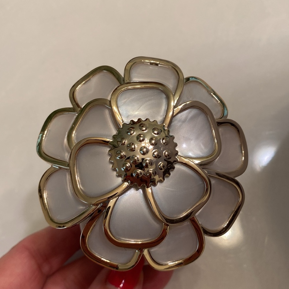 Yankee candle light up flower diffuser - Picture 3 of 7